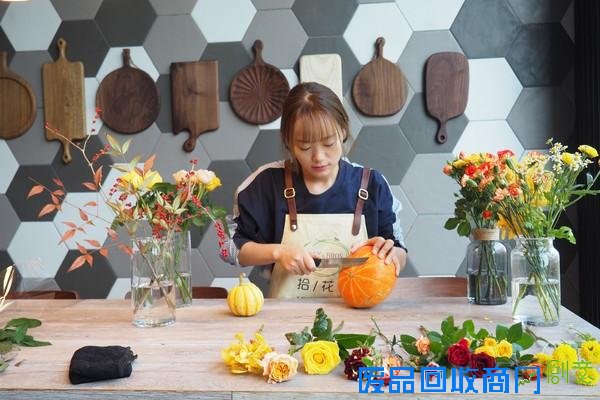 这里有一个万圣节DIY妙方~