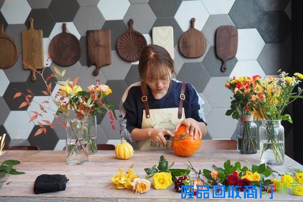 这里有一个万圣节DIY妙方~