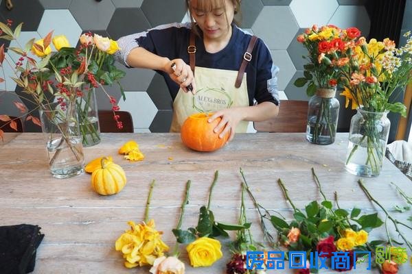 这里有一个万圣节DIY妙方~