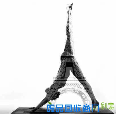 美女靠自拍裸体做瑜伽图片吸引40万粉丝(图)