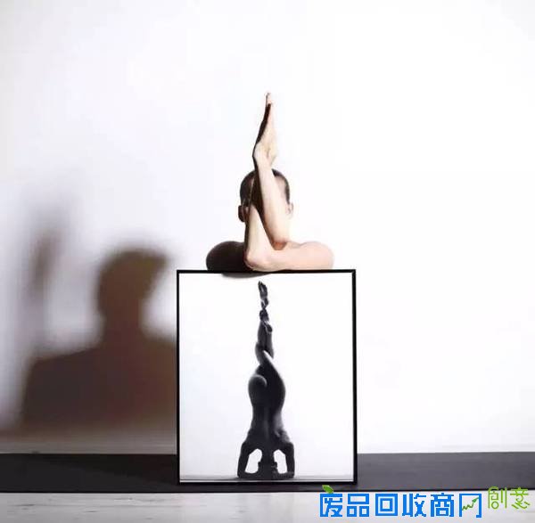 美女靠自拍裸体做瑜伽图片吸引40万粉丝(图)