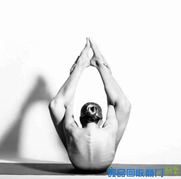 美女靠自拍裸体做瑜伽图片吸引40万粉丝(图) 美女靠自拍裸体做瑜伽图片吸引40万粉丝(图)