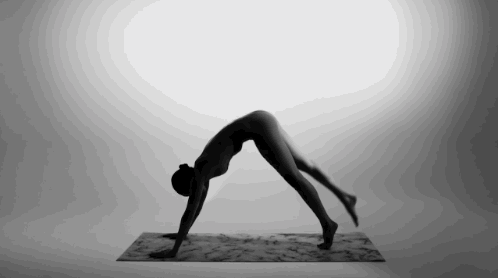 美女靠自拍裸体做瑜伽图片吸引40万粉丝(图) 美女靠自拍裸体做瑜伽图片吸引40万粉丝(图)