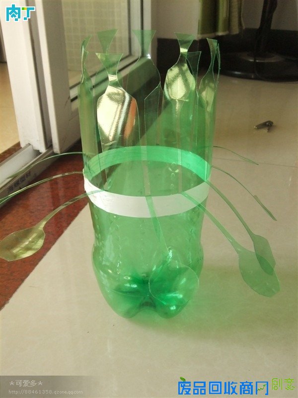 雪碧瓶、饮料瓶废物利用图片 大号塑料瓶水培花篮教程╭★肉丁网
