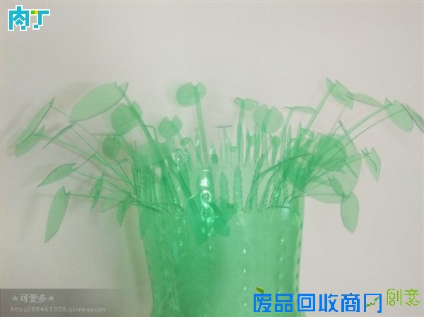 雪碧瓶、饮料瓶废物利用图片 大号塑料瓶水培花篮教程╭★肉丁网