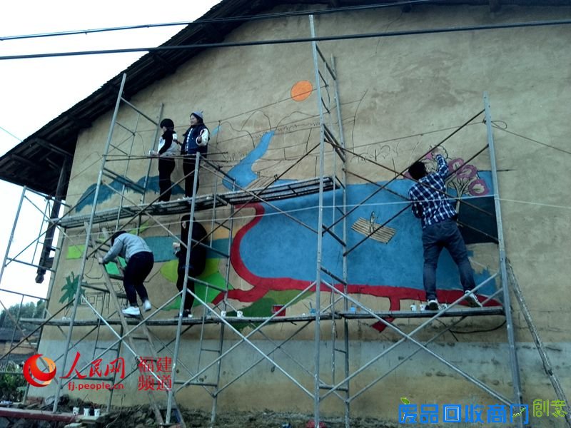 大学生根据农民家的场所创作出的作品