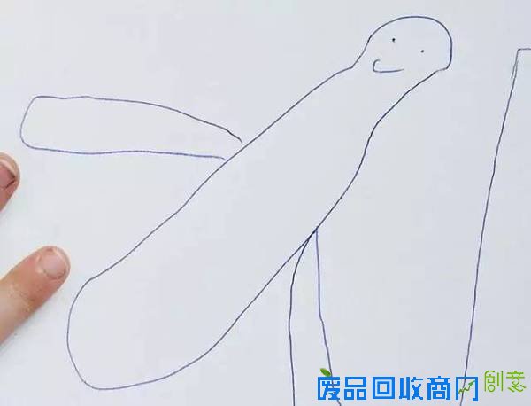 老爹把6岁儿子的涂鸦P进现实，画风炸裂到不忍直笑！