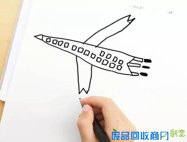 老爹把6岁儿子的涂鸦P进现实，画风炸裂到不忍直笑！