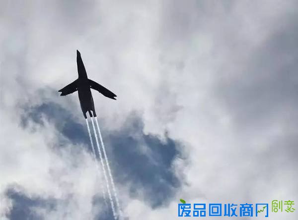 老爹把6岁儿子的涂鸦P进现实，画风炸裂到不忍直笑！