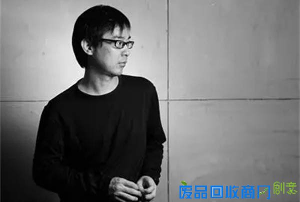 他用绘本拷问了现代人的孤独，并试图治愈它