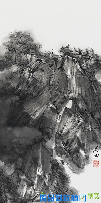 《乱山葱茏》纸本水墨  68×34厘米  2014年作