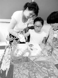 沈阳：九位传承人进校园上非遗课（图）