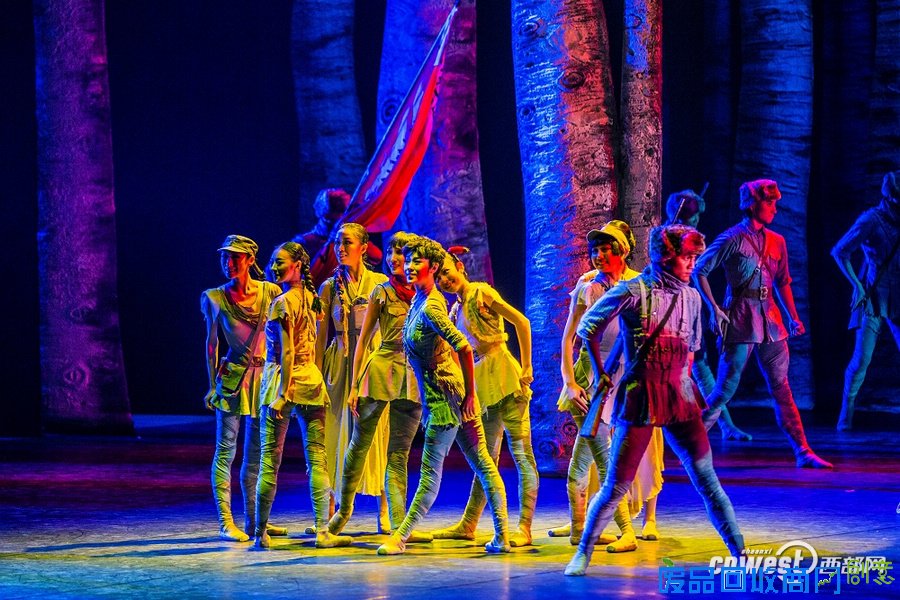 高清：芭蕾舞剧《八女投江》上演 悲壮中有唯美