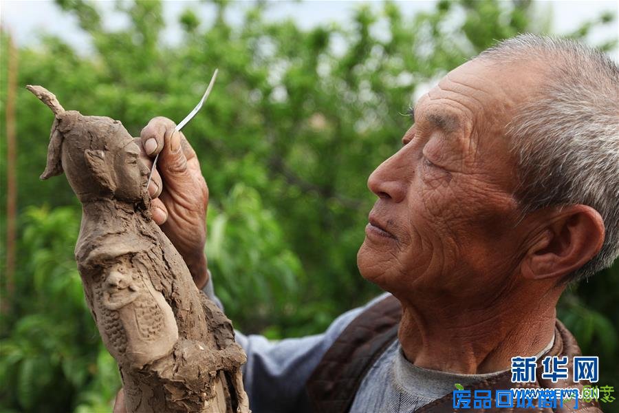 河北“万全泥人张”传人传承特色泥塑文化