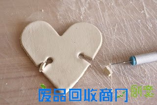 一看就会的绕线器制作图片 面团DIY心形绕线器手工教程╭★肉丁网