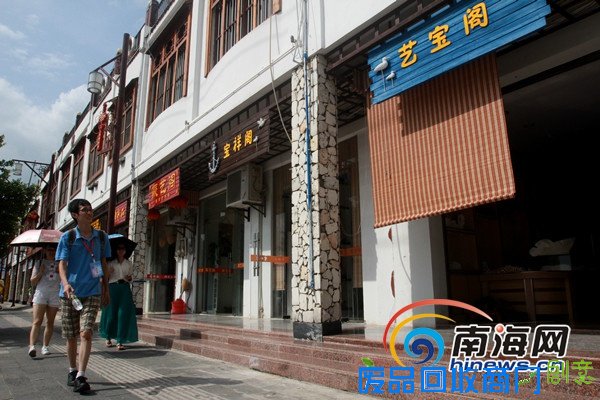 网媒记者走进琼海潭门镇 精巧工艺品吸引眼球