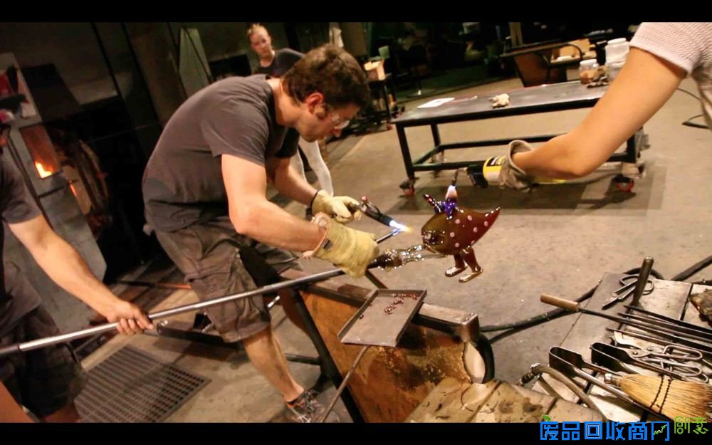 大师与幼童的玻璃作品傻傻分不清楚，只因创意源于童心？