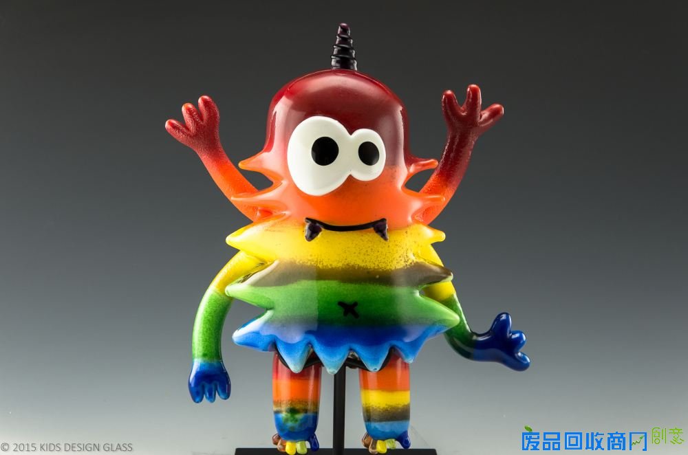 大师与幼童的玻璃作品傻傻分不清楚，只因创意源于童心？