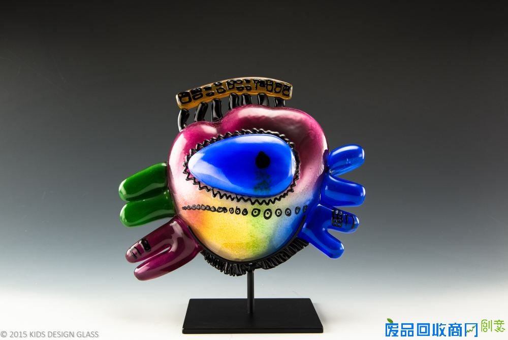 大师与幼童的玻璃作品傻傻分不清楚，只因创意源于童心？