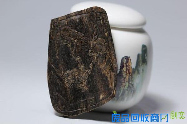 市场上为什么有那么多的沉香手珠和工艺品？