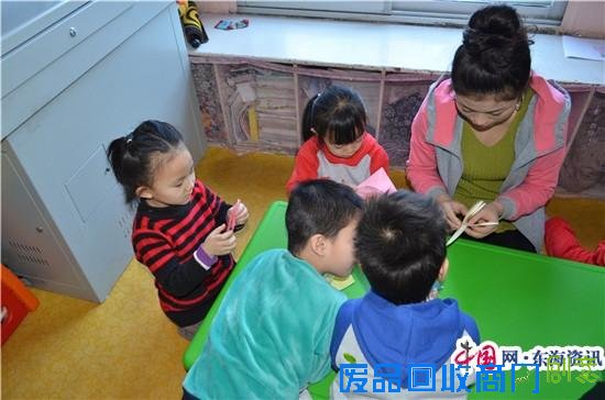 吉林延吉：社区心系留守儿童 小小折纸传递爱心