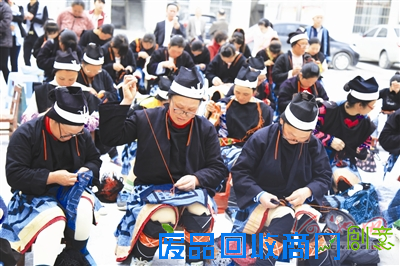 河池金城江区30多名瑶族刺绣能手飞针走线秀技艺