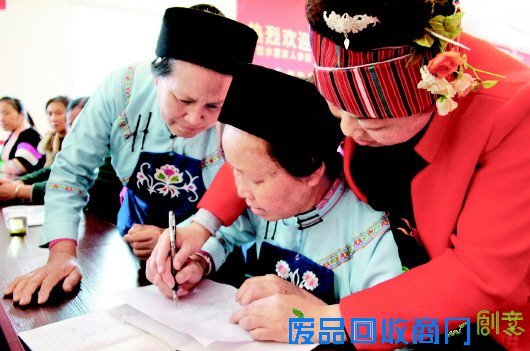 平坝区开展妇女刺绣培训