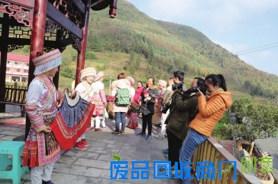 遵义市文物局组织开展苗族刺绣调研