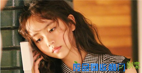 17岁金所炫写真蜕去婴儿肥 下巴变尖变瘦