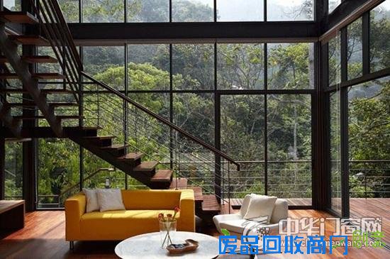 客厅落地窗让室内与自然融合生长