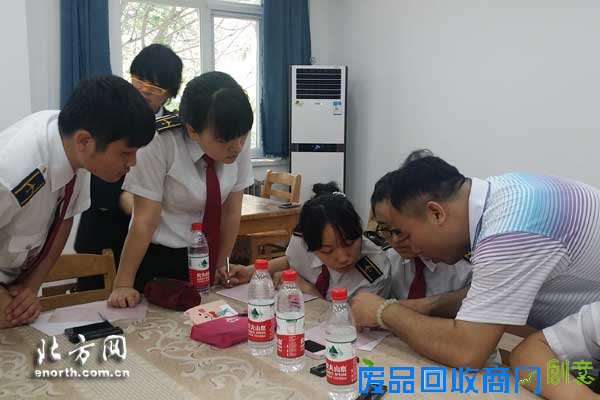 河东2015非遗进校园:郝记剪刻纸花走进民航大学