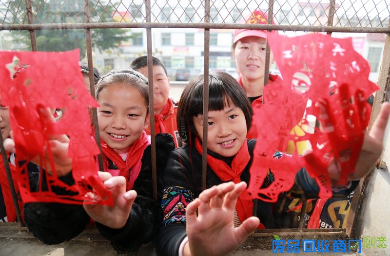 淮北志愿者剪纸“讲述”长征精神