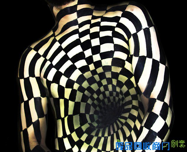 神奇！美艺术家3D人体彩绘制造逼真视错觉（组图）