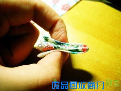 漂亮布艺花朵饰品DIY手工制作方法- 