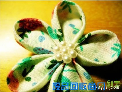 漂亮布艺花朵饰品DIY手工制作方法- 