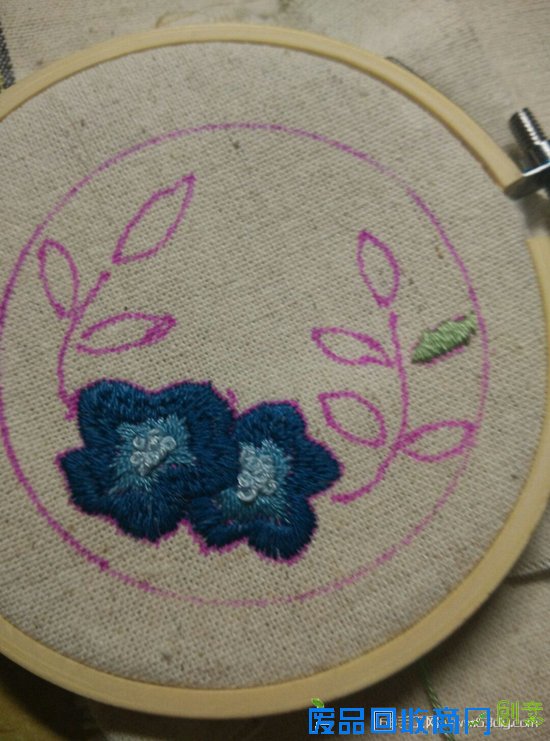 无名蓝花刺绣手工 第8步