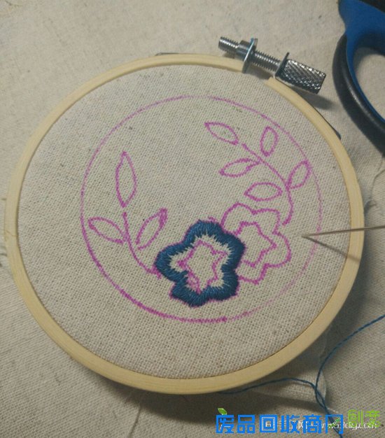 无名蓝花刺绣手工 第3步
