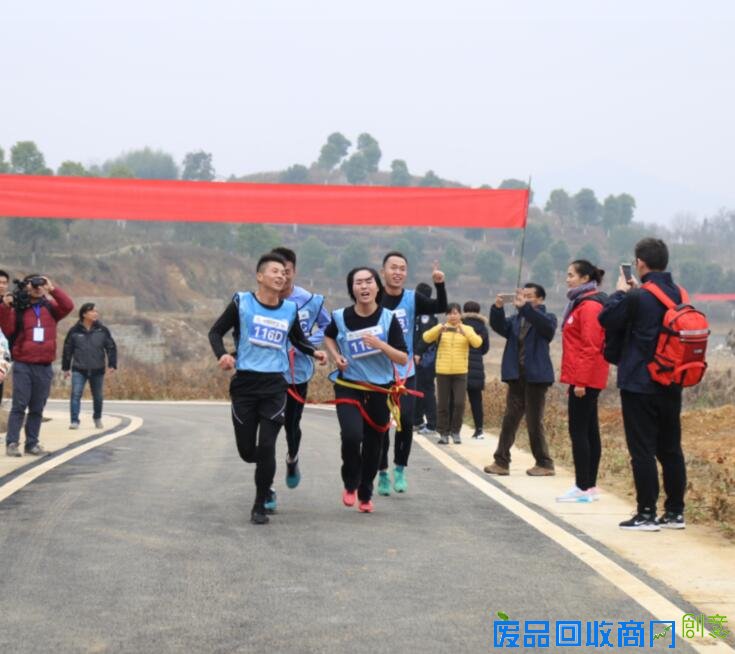 7000户外运动爱好者 “搅热”黄陂木兰山登山节(图)