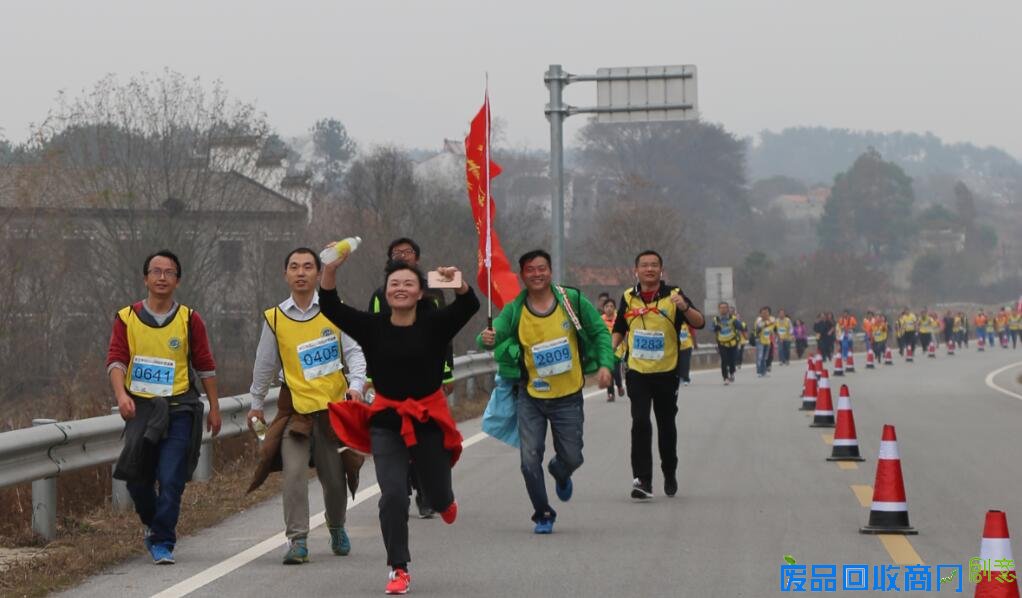 7000户外运动爱好者 “搅热”黄陂木兰山登山节(图)