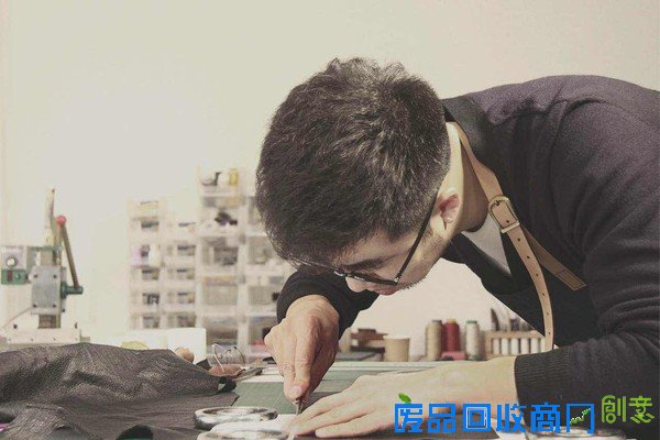 Fashion WOW in OMC丨想把这些设计师送进不正常人类研究中心