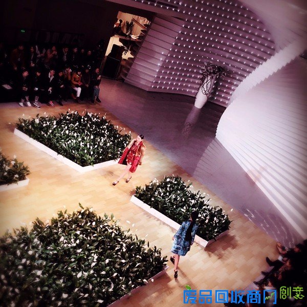 Fashion WOW in OMC丨想把这些设计师送进不正常人类研究中心