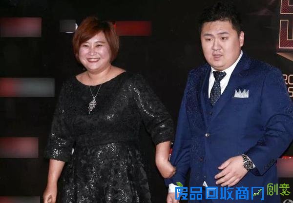 昨天才传出绯闻的贾玲，今日就携绯闻男友出席活动