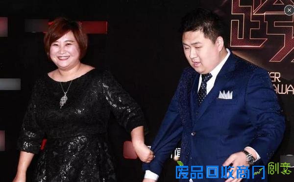 昨天才传出绯闻的贾玲，今日就携绯闻男友出席活动