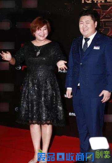 昨天才传出绯闻的贾玲，今日就携绯闻男友出席活动