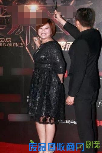 昨天才传出绯闻的贾玲，今日就携绯闻男友出席活动