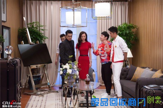 《百变吧星居》首播 “天雯夫妇”花式秀恩爱