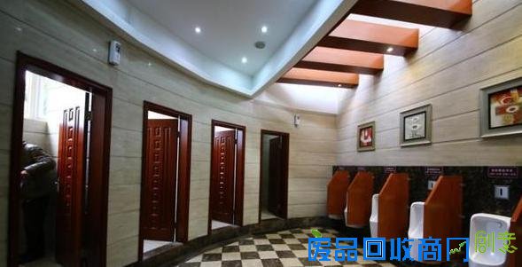 重庆现五星级豪华公共厕所耗资80万 铺满大理石全年26度