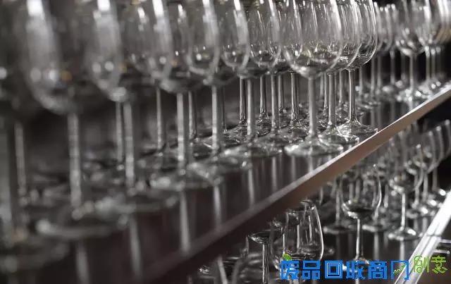 都是红酒杯，水晶的和玻璃的有什么区别