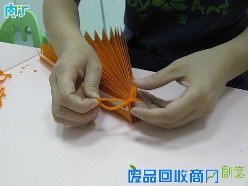 万圣节南瓜灯制作：纸南瓜 DIY(图)