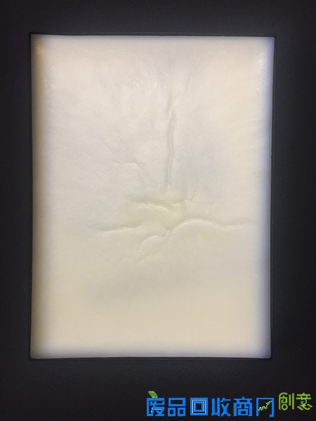 冯冰伊，我们的帽子里还有冰 No.1，架上装置，蜡，菲林，30×40×4cm，2016